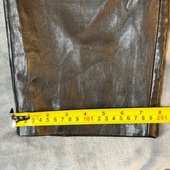 Wilfred Black Faux Leather Pants

#1245 - Picture 2 of 8